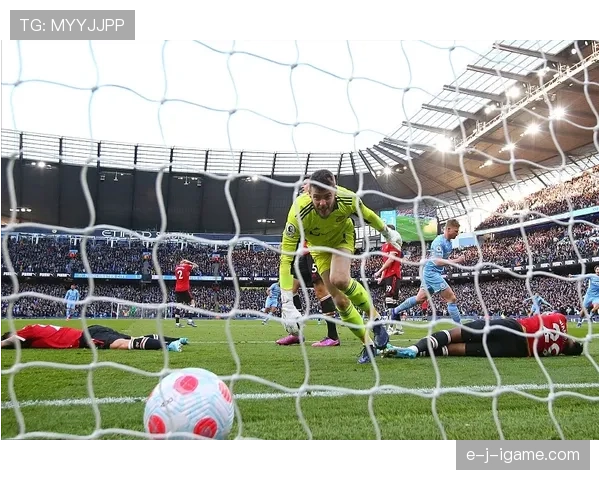 奥斯梅亨跑位艺术闪耀赛场，反越位战术中展现稳健高效表现