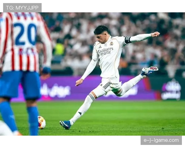 巴尔韦德 vs 略伦特:多位置适配性与战术价值对比 巴尔韦德 vs 略伦特:多位置适配性与战术价值对比