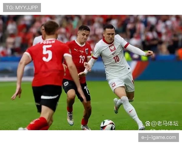 莱万是否依赖体系？战术角色与终结能力解析