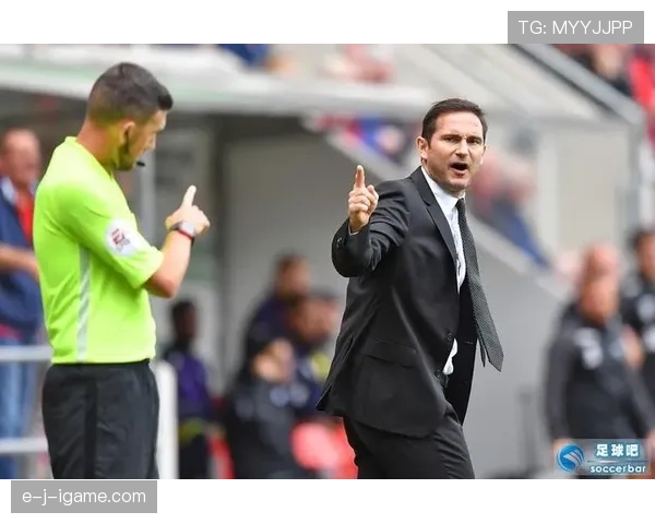 教练区规则拆解：什么行为会让主帅吃牌？