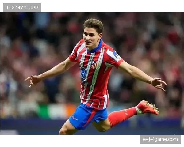 阿尔瓦雷斯上场像铁人，下楼像阔太，这反差看着我笑出声